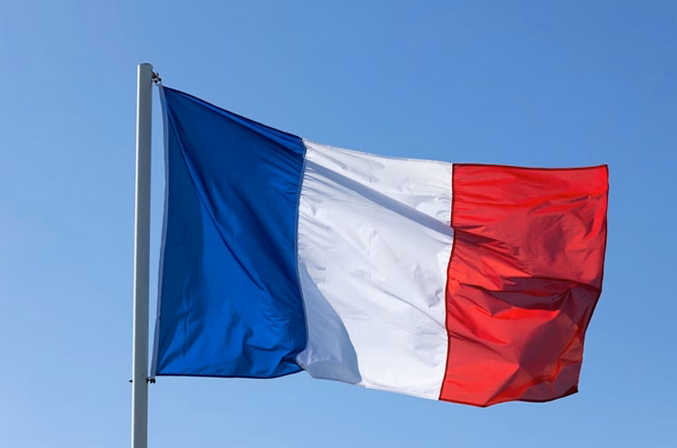 Le prénom court de 3 lettres signifiant « bénédiction » conquiert enfin la France