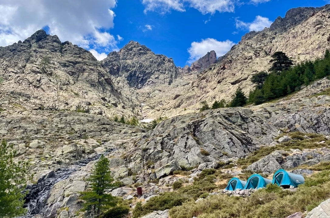 Illustration : Campings insolites et écoresponsables Alpes : nouvelles expériences et engagements