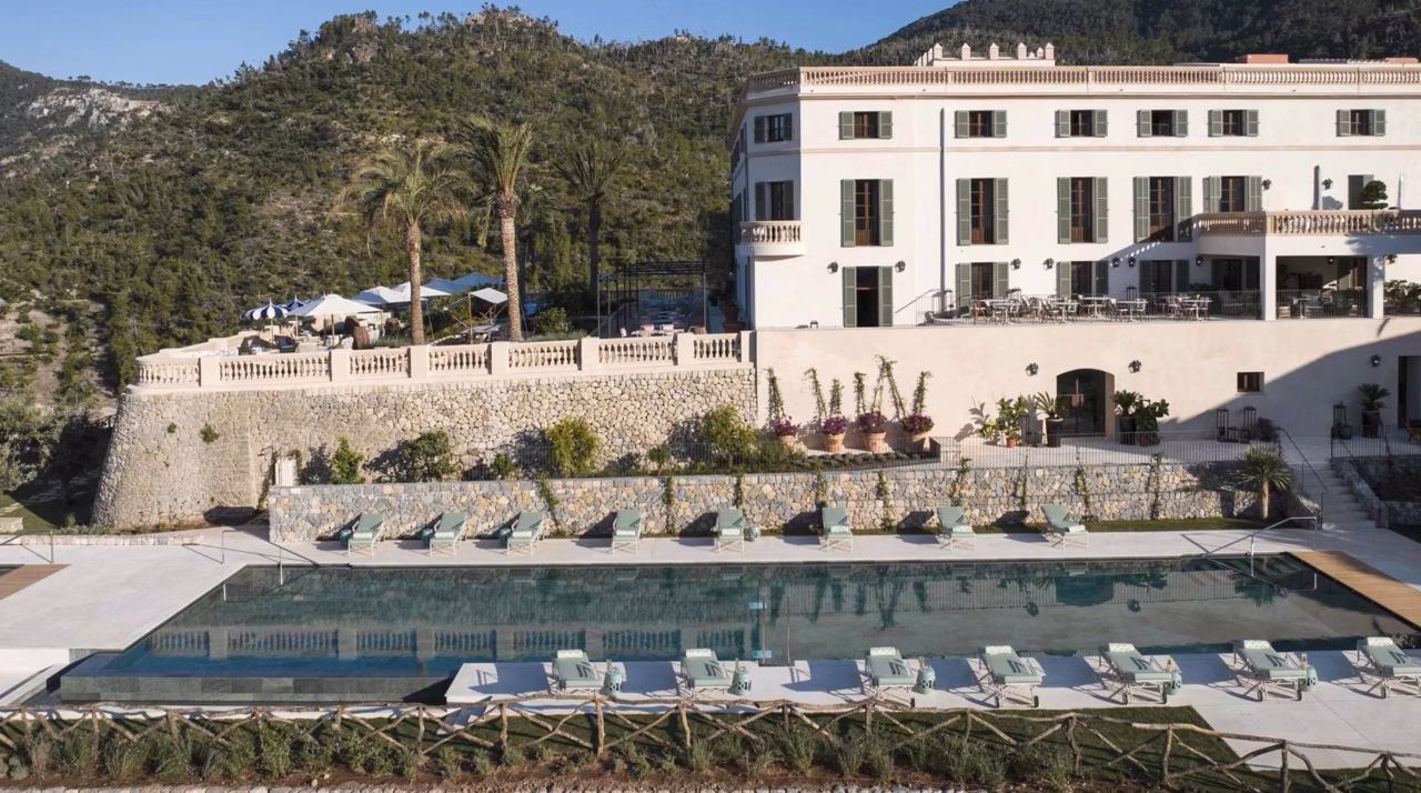 Illustration : Locations de villas sur la Côte d'Azur : piscines, jardins et capacité